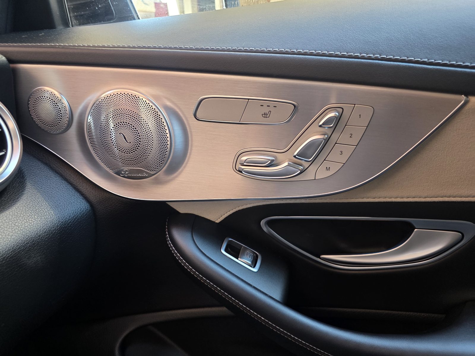 Panel de puerta y altavoz Burmester