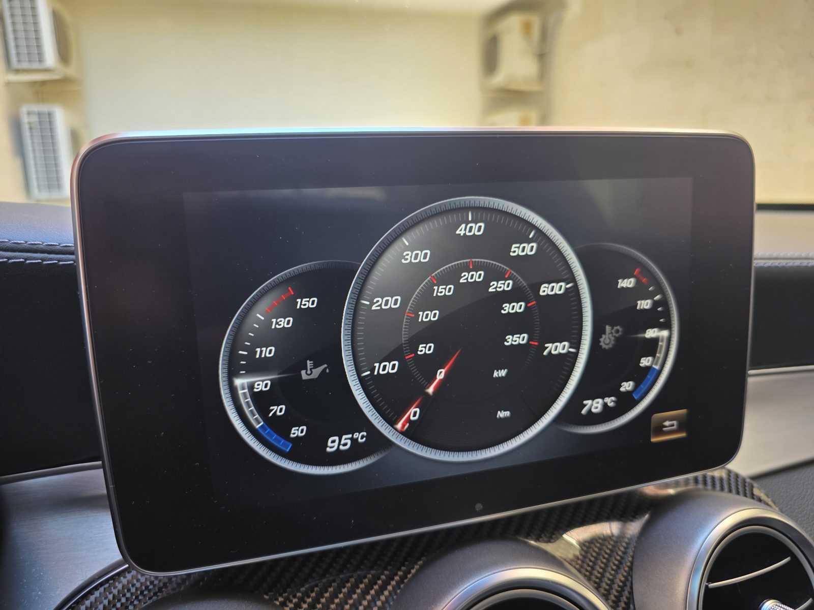 Pantalla con los relojes AMG