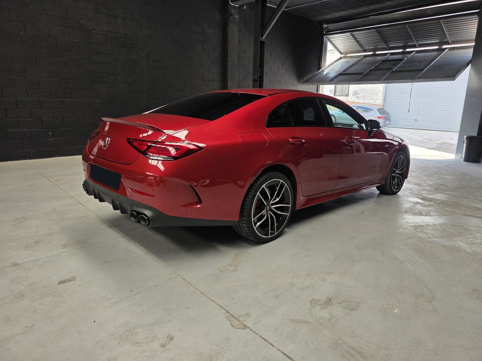 Mercedes-AMG 53 4MATIC rojo, tres cuartos trasero