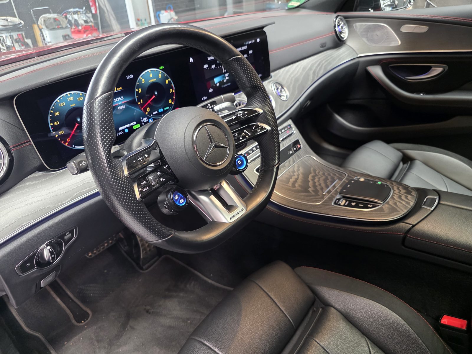 Puesto de conducción con volante AMG