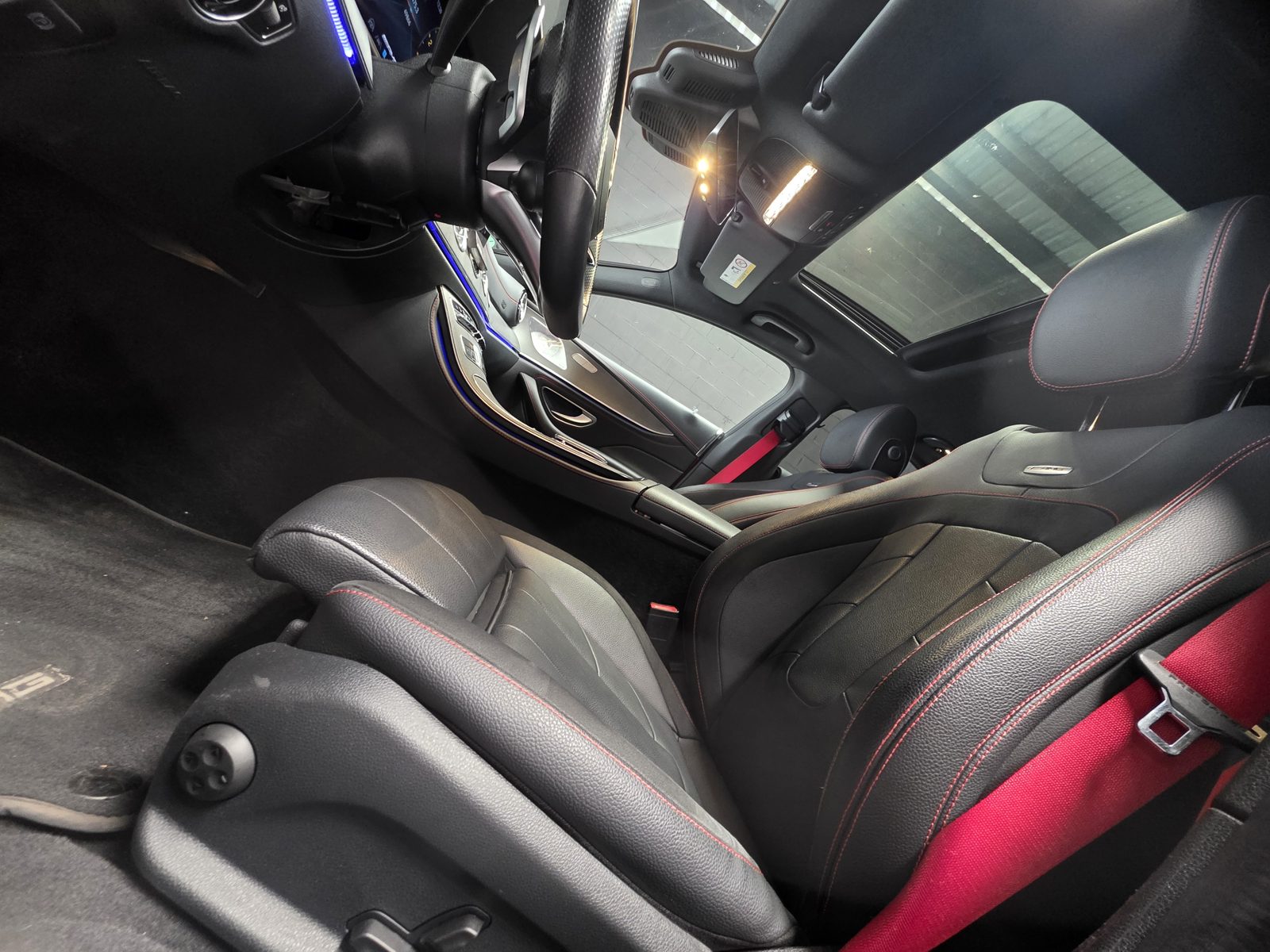 Asiento delantero y techo solar
