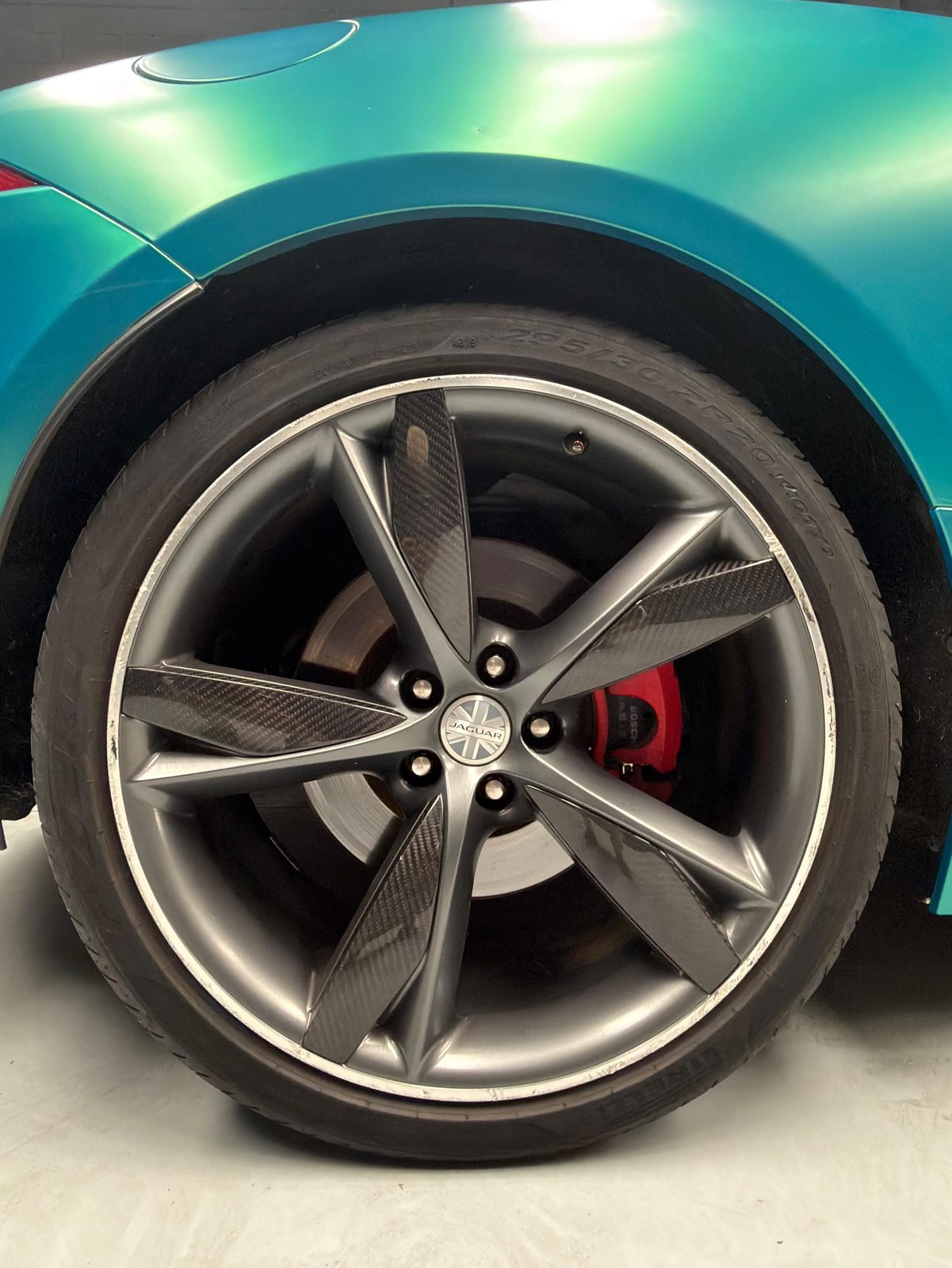 Llanta trasera del F-Type