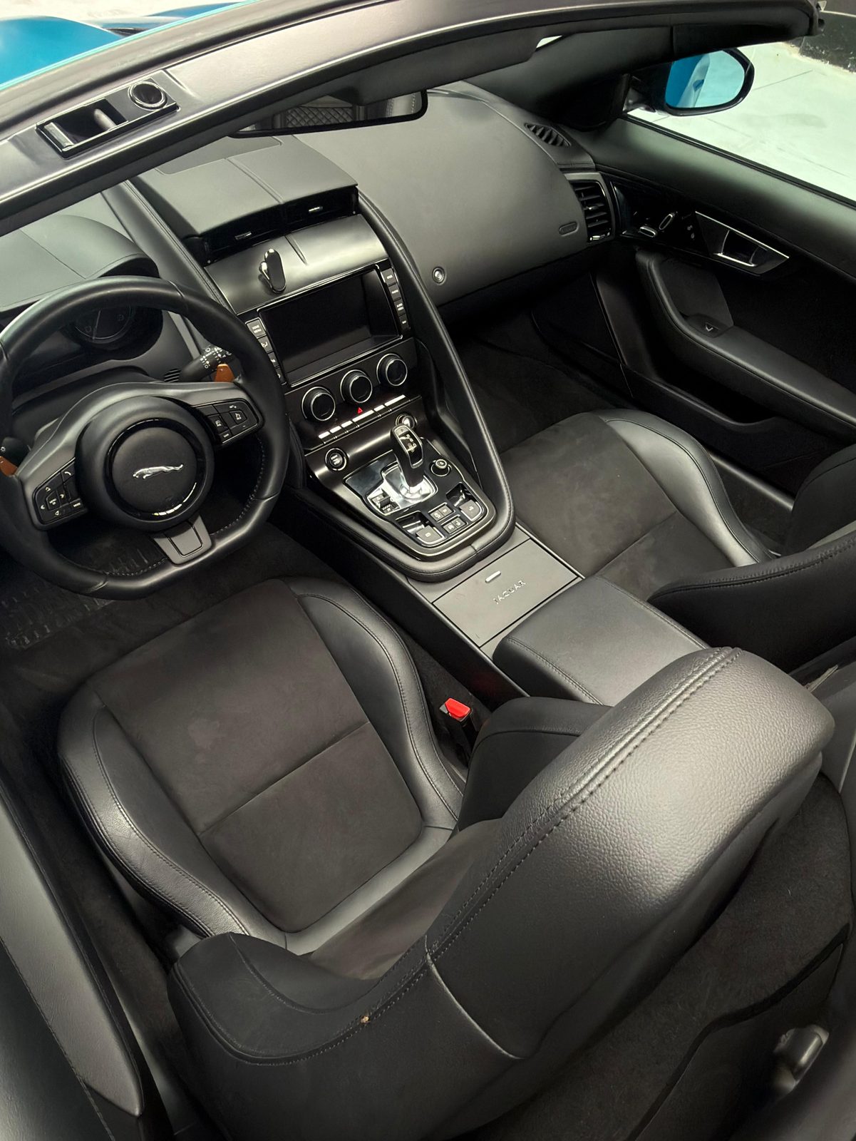 Puesto de conducción del F-Type