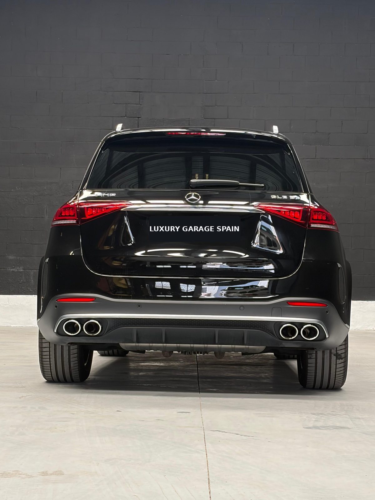 Mercedes-AMG GLE 53 negro, trasera