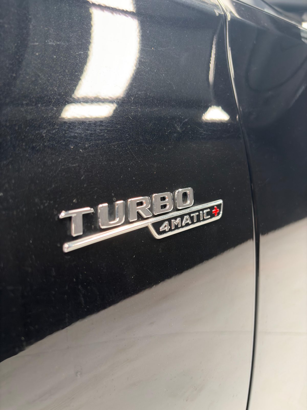 Anagrama Turbo 4MATIC+ en la aleta del GLE 53