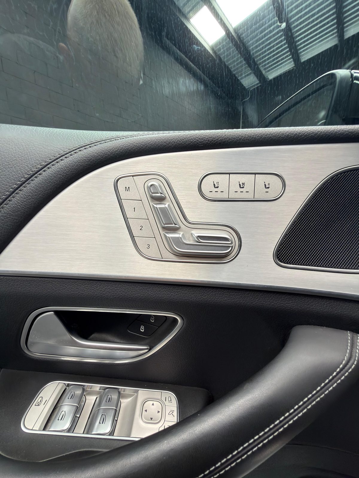Mandos eléctricos del asiento en la puerta del GLE 53