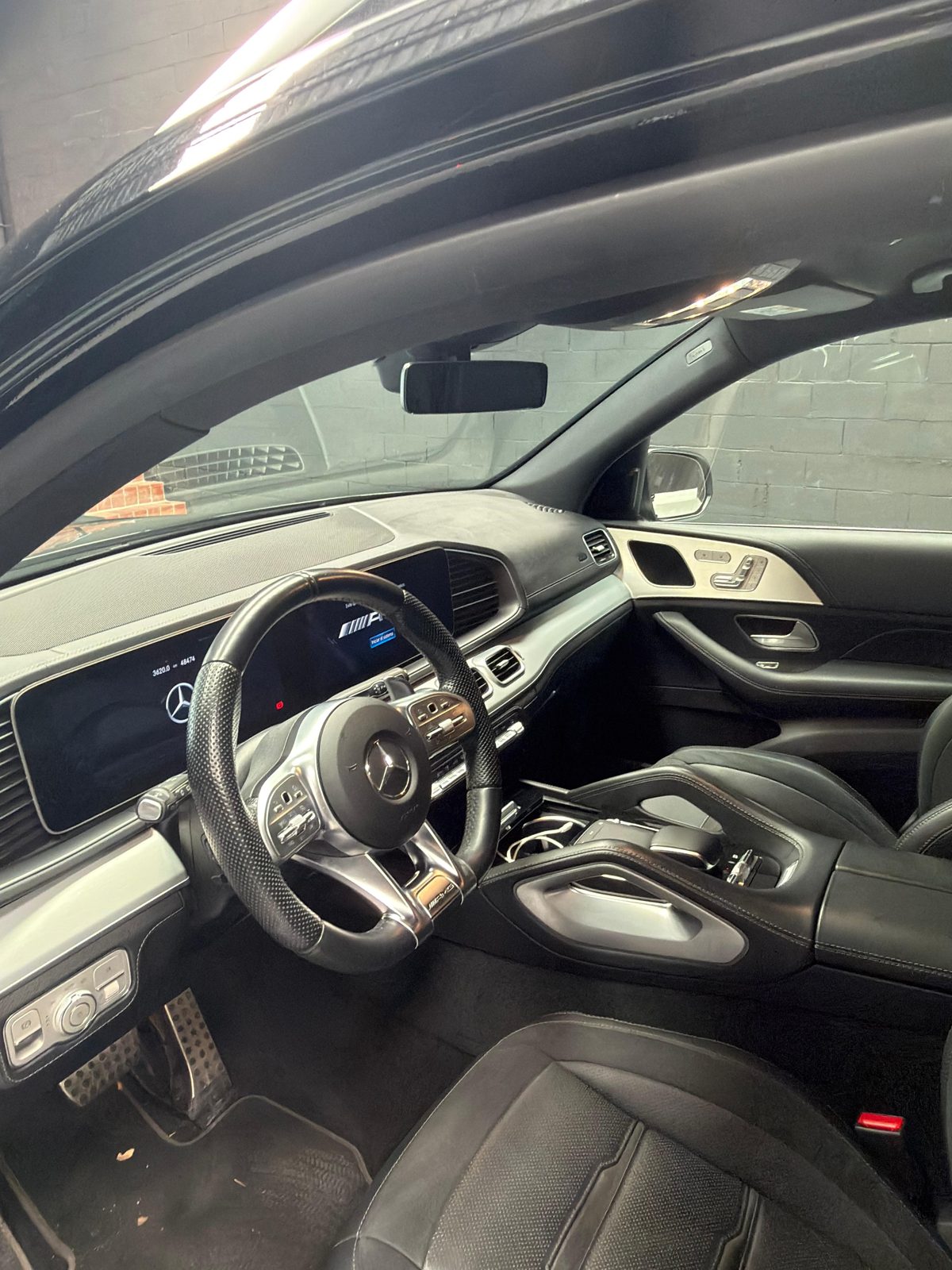 Interior del GLE 53 desde la puerta del conductor