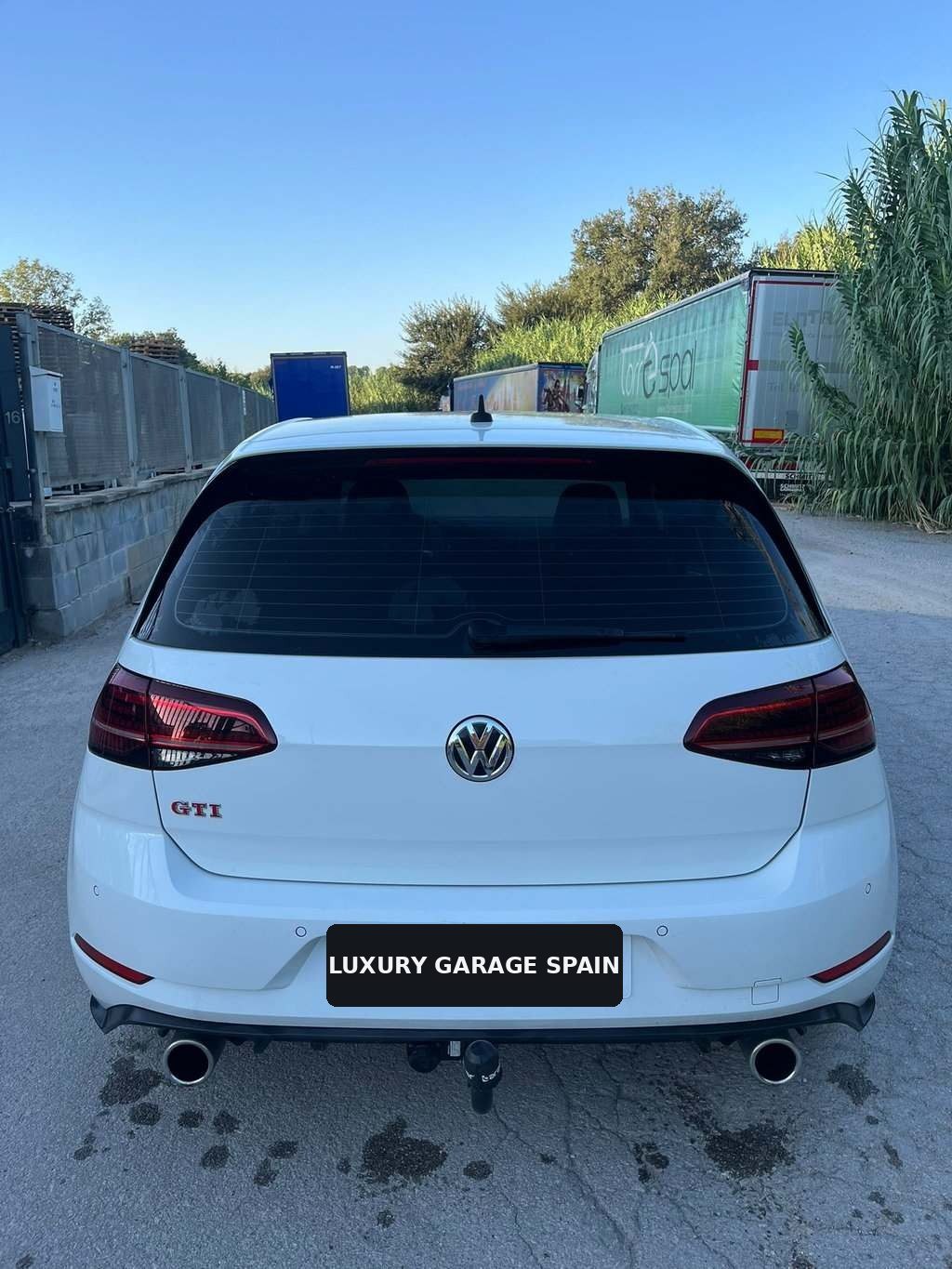 Volkswagen Golf GTI Performance blanco, vista trasera