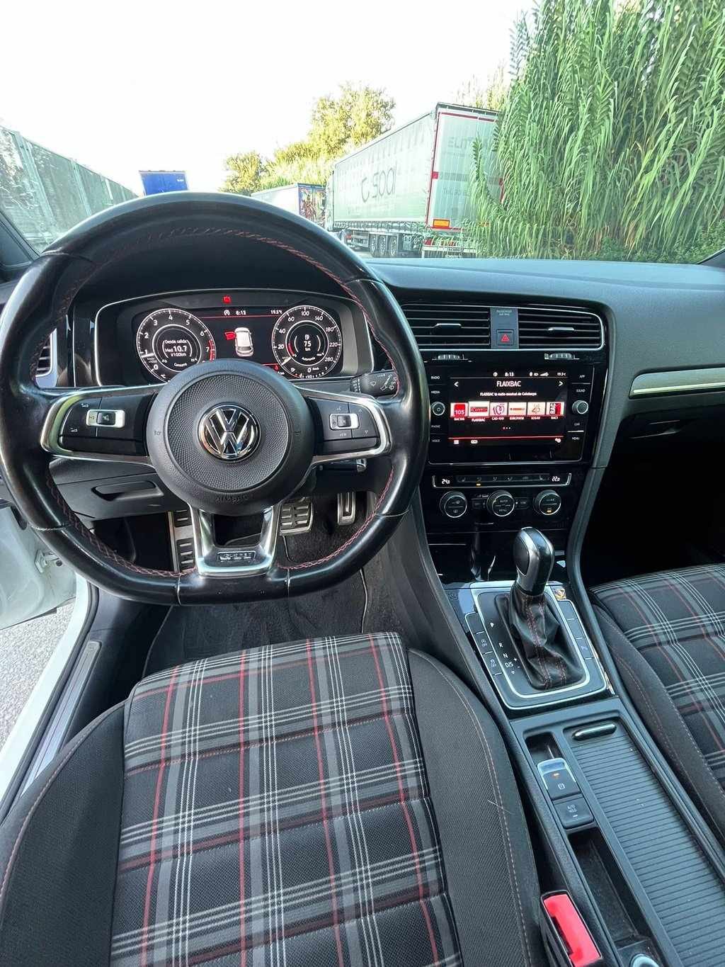 Volante GTI y salpicadero