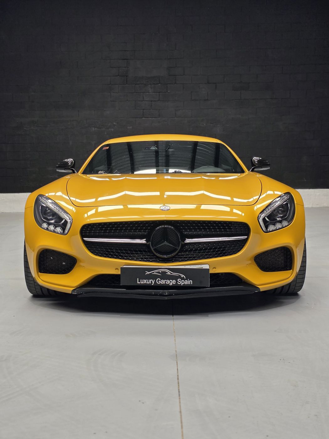 Mercedes-AMG GT amarillo, frontal