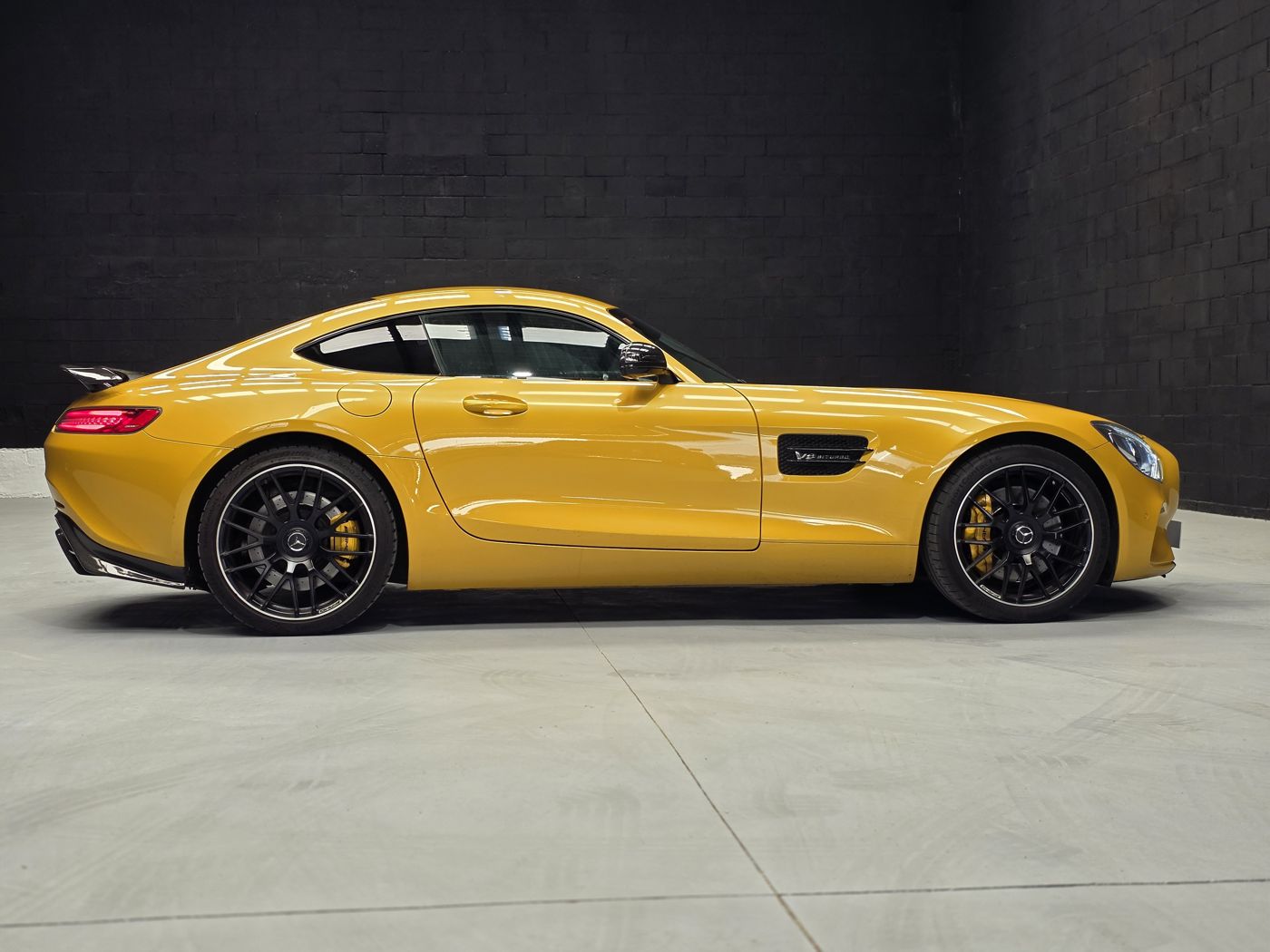 Mercedes-AMG GT amarillo, perfil lateral