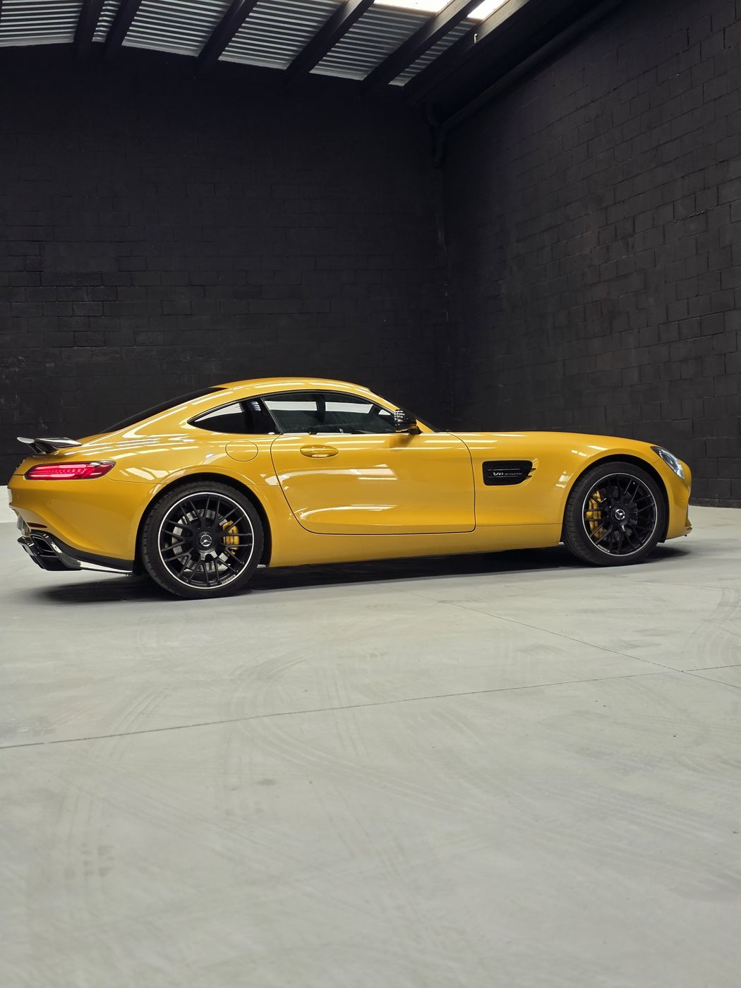 Mercedes-AMG GT amarillo, lateral tres cuartos