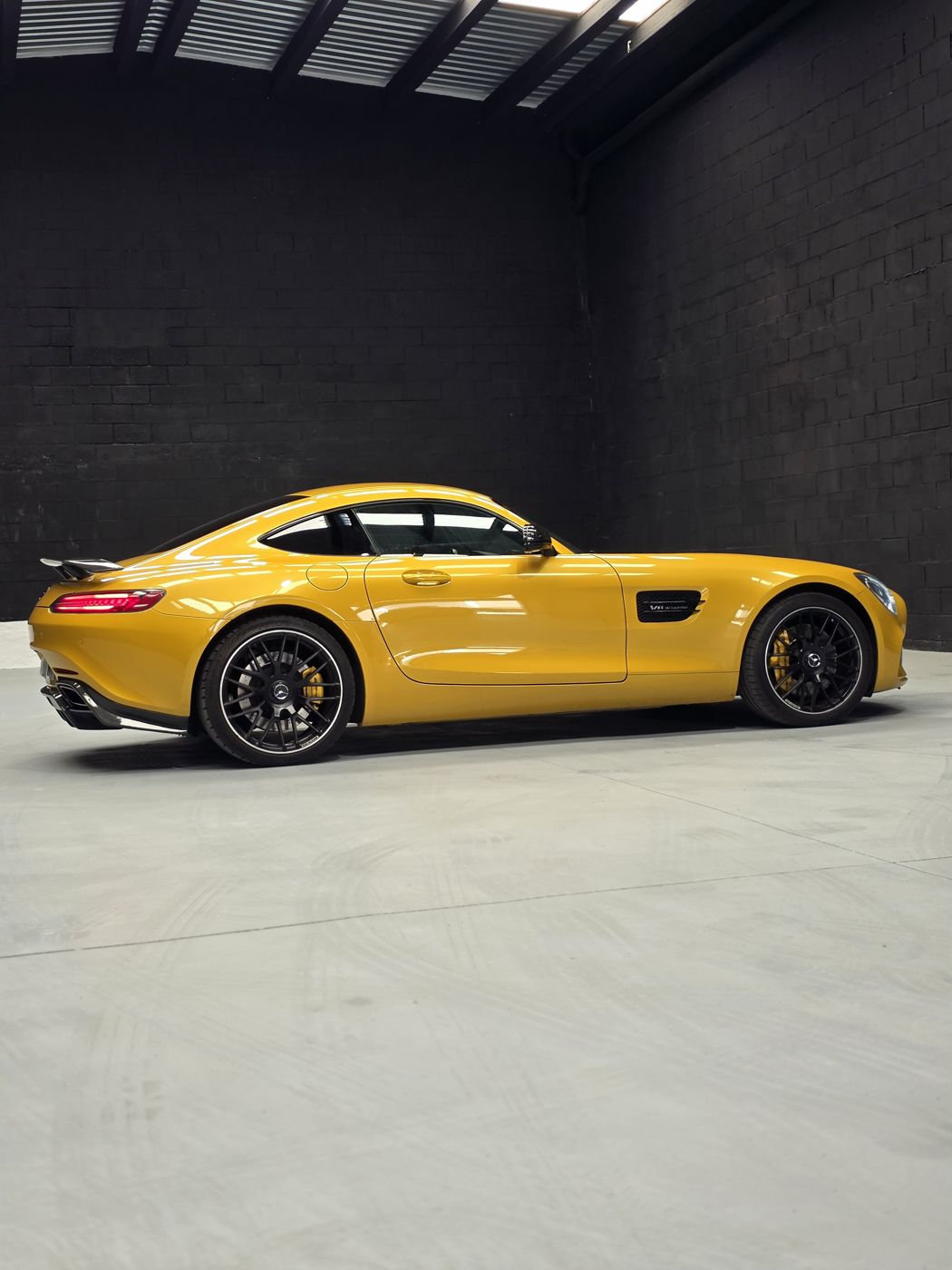 Mercedes-AMG GT amarillo, lateral y zaga