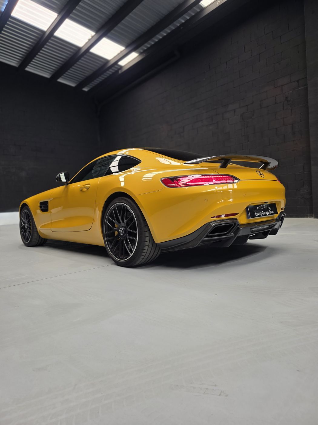 Mercedes-AMG GT amarillo, zaga tres cuartos
