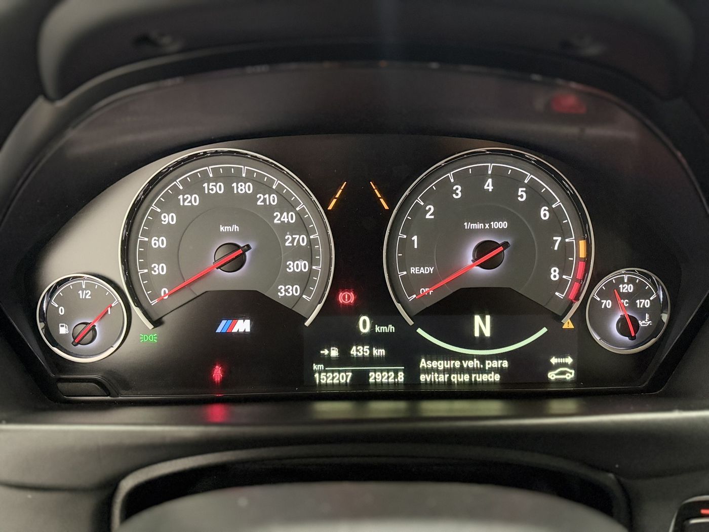 Cuadro de instrumentos del BMW M4 con el cuentakilómetros