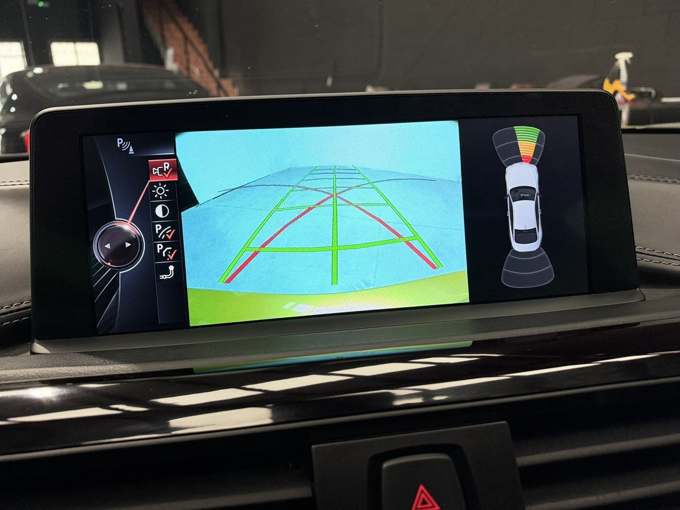 Pantalla de la cámara trasera y sensores de aparcamiento del BMW M4