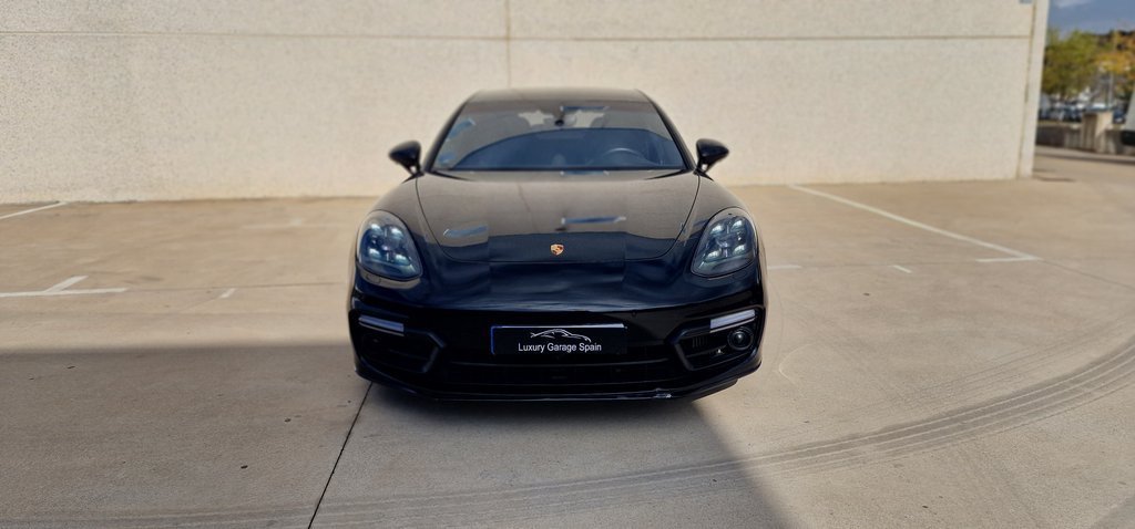 Porsche Panamera Turbo S E-Hybrid Sport Turismo negro, vista frontal