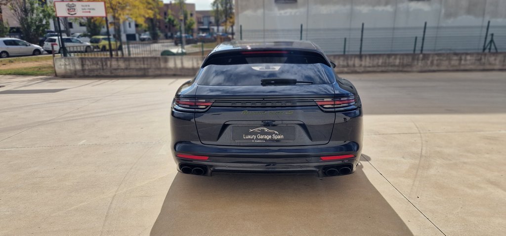 Porsche Panamera Turbo S E-Hybrid Sport Turismo negro, vista trasera