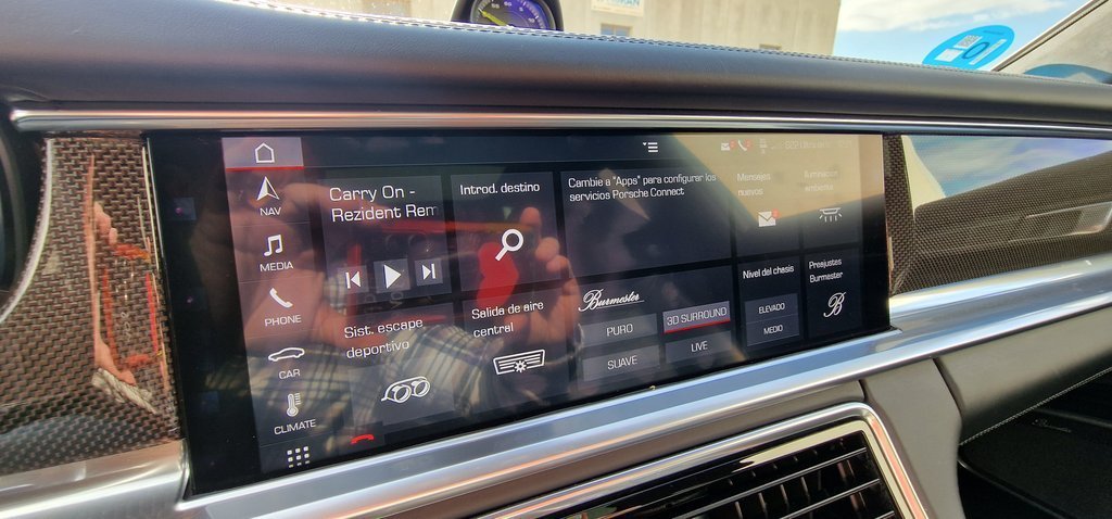 Pantalla multimedia con Apple CarPlay