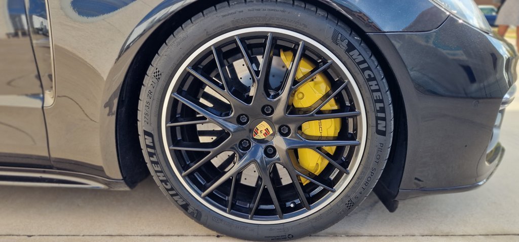 Llanta trasera con neumático Michelin nuevo