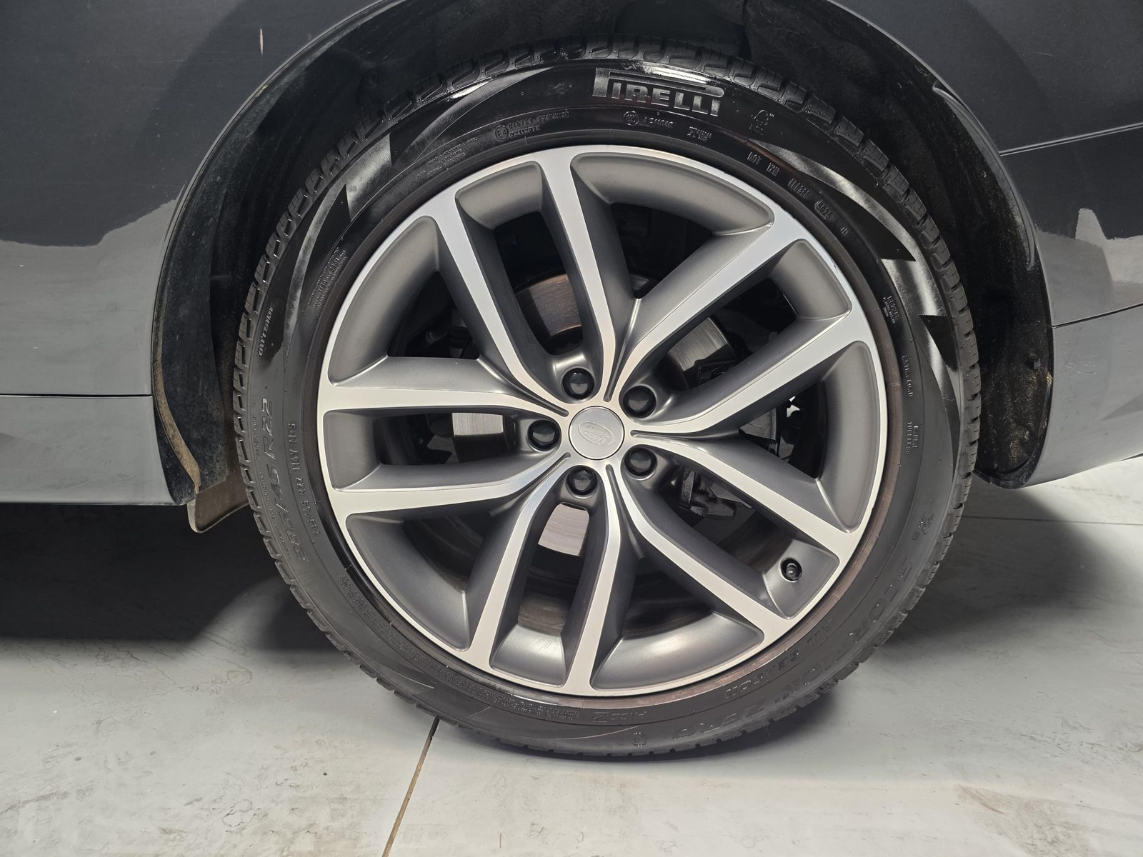 Llanta de aleación con neumático Pirelli