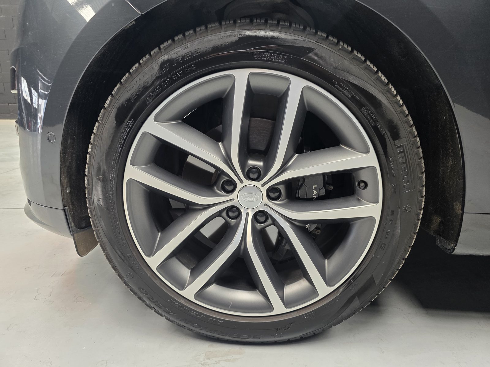 Llanta trasera del Range Rover Sport